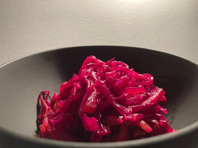Salade fine de chou rouge au Boskoop
